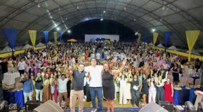 Deputado Júnior Lourenço prestigia festa em homenagem aos professores em Buriti Bravo ao lado da prefeita Luciana Leocadio