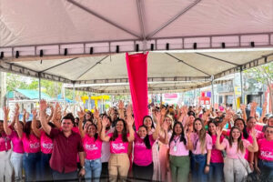Por meio da parceria da Prefeitura com o Governo do Estado, Carreta da Mulher oferece serviços gratuitos em alusão ao Outubro Rosa em Pinheiro