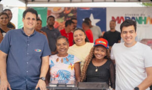 Prefeita Fechinha e Orleans Brandão, entregam cartões do Programa Maranhão Livre da Fome em Central nesta quarta-feira (22)