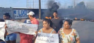 Moradores de Raposa bloqueiam MA 203 em protesto por asfaltamento