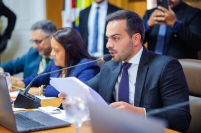 Clara Gomes pede informações sobre combate à violência nas escolas municipais