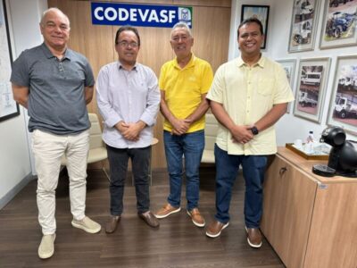 Prefeito Carrinho trata da segunda etapa da pavimentação da estrada da Galega em reunião na Codevasf