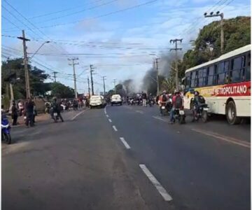 MANIFESTAÇÃO NA MA-203! Moradores de Raposa protestam por melhorias na infraestrutura