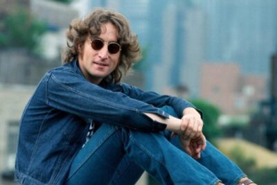 John Lennon completaria 85 anos em 2025 e segue como um dos maiores ícones da música mundial