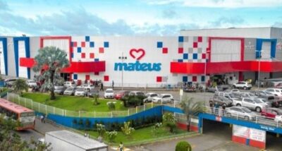 Supermercado é condenado a indenizar mulher que escorregou em chão molhado