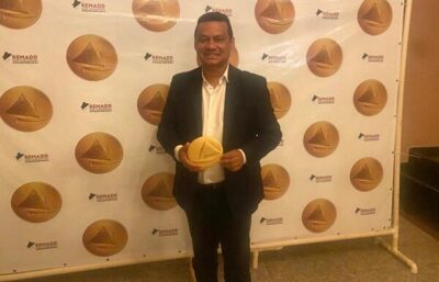 Prefeito Cesar Castro recebe o Prêmio Remadd 2023 no Teatro Artur Azevedo