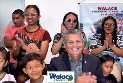 Prefeito Walace Azevedo recebe crianças da creche municipal em visita a sede da prefeitura