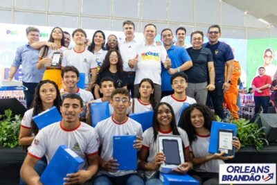 Orleans Brandão participa da entrega de 17 mil tablets do Tô Conectado para estudantes de Imperatriz e Região Tocantina