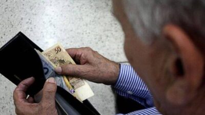 INSS reajusta aposentadorias e pensões acima do salário mínimo; veja o reajuste
