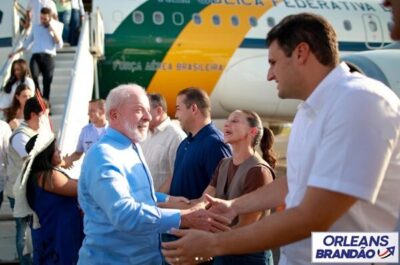 Orleans Brandão ao lado do governador Carlos Brandão recebe presidente Lula