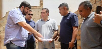 Prefeito Joãozinho Pavão vistoria obra do novo Posto de Saúde em São Francisco