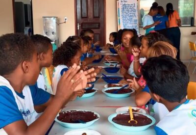 Alunos da rede municipal de Bacuri passam a receber juçara e peixe na merenda. Medida une saúde, tradição local e incentivo à economia do município