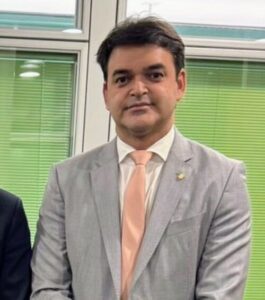 Deputado alerta falsa defesa a Rubens Jr: “entregou para os lobos”