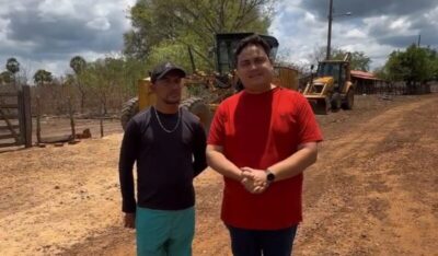 Vereador Thallys Monteiro acompanha recuperação de estrada na zona rural de Timon