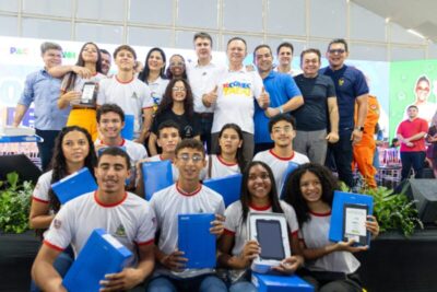 Brandão e MEC entregam mais de 17 mil tablets do “Tô Conectado” para estudantes de Imperatriz e Região Tocantina