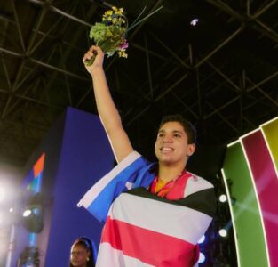 Fecomércio homenageia medalhistas maranhenses das Competições Senac