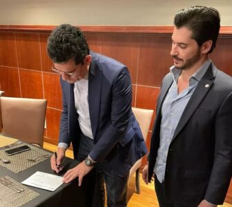 Moro assina filiação ao União Brasil e abre mão, ‘neste momento’, da pré-candidatura à Presidência da República