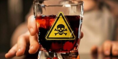 Brasil soma 43 casos suspeitos de intoxicação por metanol; governo federal cria sala de monitoramento