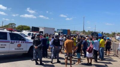 Motoristas enfrentam até 12 horas de espera para embarcar em ferryboat
