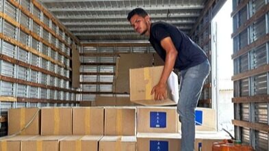 Timon recebe 100 computadores após articulação do deputado Leandro Bello com o Ministério das Comunicações