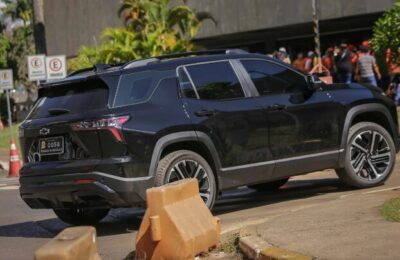 O contribuinte que pague a conta!!! Senado aluga 79 SUVs de luxo com teto solar por R$ 47 milhões