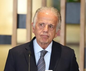 Que se dane!!! Ministro da Defesa vetou blindados para operações policiais no RJ