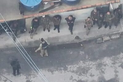 As vítimas dos usuários!!! CV é filmado com fuzis e roupas de guerra antes da megaoperação no Rio. Veja vídeo
