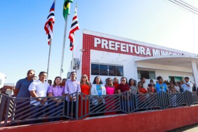 Em Urbano Santos, Iracema Vale comemora entrega de trecho da estrada que liga a cidade a Barreirinhas