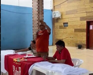 Ex-prefeito Amílcar Rocha reaparece em confraternização do PCdoB em Barreirinhas