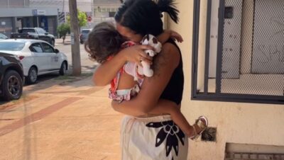 Bebê sequestrada reencontra a mãe