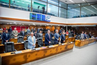 Assembleia faz minuto de silêncio em memória de ex-prefeitos maranhenses e ex-diretor de presídio