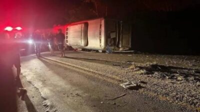 Tragédia em Pernambuco: Ônibus tomba e deixa 14 mortos e feridos