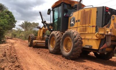 Prefeitura de Pinheiro intensifica recuperação de estradas vicinais com frentes de trabalho em diversas regiões