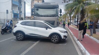 Acidente em São Luís termina com perseguição e carro jogado na frente de carreta no bairro São Francisco