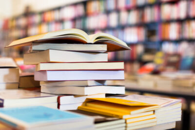 Estudantes e professores da rede municipal recebem vale-livro durante a 18ª FeliS