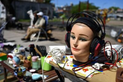 Endividamento e desemprego fazem feira popular de Buenos Aires se multiplicar