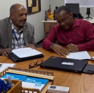 Prefeito Nivaldo assina contrato para realização de concurso público em Alcântara