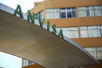 Anvisa suspende venda de glicose e importação de radiofármacos