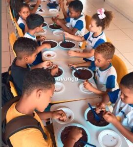 Gestão Márcio Hominho inova e incluiu a tradicional Juçara no cardápio da merenda escolar de Bacuri