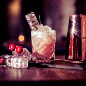 Destilaria clandestina falsificava gin Beefeater e vodkas Absolut e Smirnoff na zona rural de São Paulo