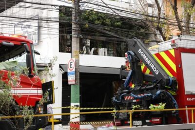 Bombeiros descartam explosão antes de desabamento em restaurante em SP