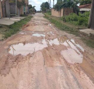 Santa Helena – Lama e Buracos tomam conta da rua das orquídeas no bairro Sarney Filho, denunciam moradores