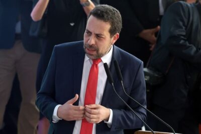 “Cabeça do crime organizado não está no barraco da favela”, diz Boulos