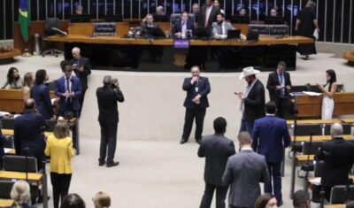 Câmara aprova MP que prevê isenção da taxa de verificação de taxímetros