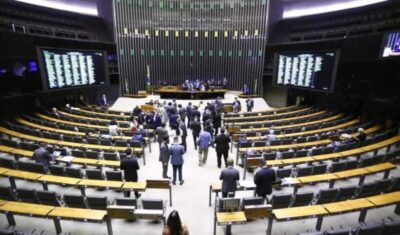 Câmara aprova reclusão de até 15 anos para quem alterar bebidas e causar morte; acompanhe