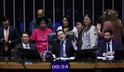 Câmara dos Deputados aprova licença menstrual de até 2 dias