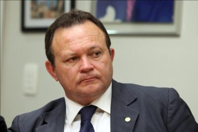 Governador reage a áudios e acusa aliados