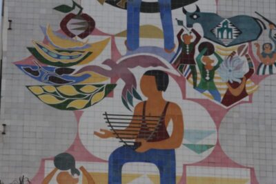 FUMPH inicia restauração do painel de azulejos “Trabalho, Crença e Festa”, do artista Antônio Almeida