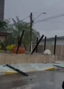 Temporal de curta duração provoca estragos em diferentes bairros de Imperatriz, no MA