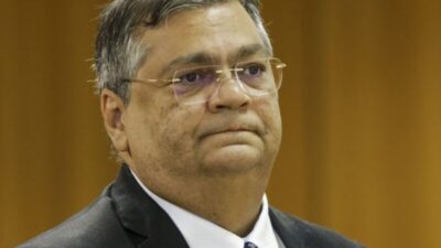 Revista VEJA repercute demora de Flávio Dino em julgar caso do TCE-MA: “Duas cadeiras vazias e silêncio”